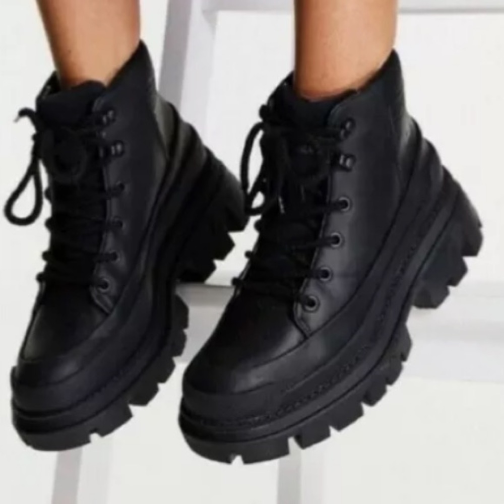 Caterpillar boots